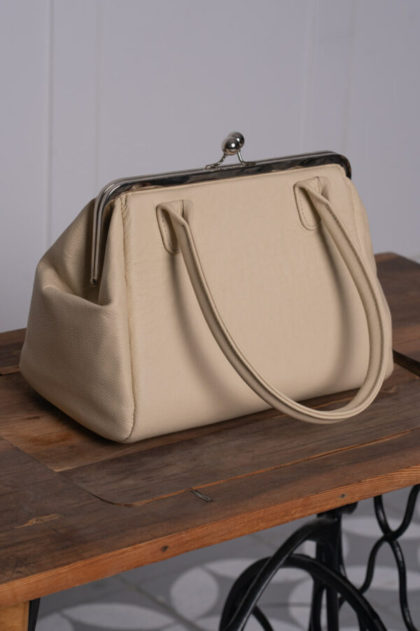 Ballota Crema - Image 3